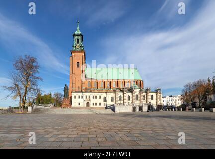 Gniezno, Polen. Kathedrale Basilika Mariä Himmelfahrt und St. Adalbert Stockfoto