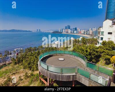 Landschaft von Dalmaji Hügel Observatorium und haeundae Strand, Busan, Südkorea, Asien Stockfoto