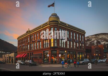 HDR-Bild des Elks-Gebäudes. Das Elks Building in der Innenstadt von Aspen wurde 1891 während des Silberbooms erbaut. Aspen, Colorado. Stockfoto