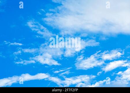 Blauer Himmel und Wolken am Beau Bassin in der republik Mauritius. Stockfoto