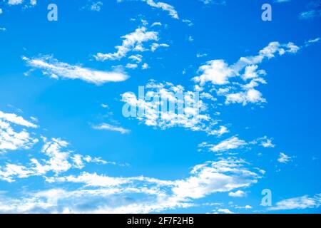 Blauer Himmel und Wolken am Beau Bassin in der republik Mauritius. Stockfoto