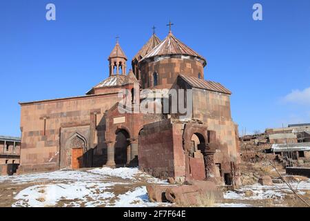 Eine im Mittelalter erbaute Kirche. Die Kirche, die aus indigenen Steinen gebaut wurde, ist immer noch für Gottesdienste geöffnet. Jerewan, Armenien. Stockfoto