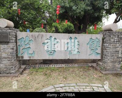 Guangzhou, Guangzhou, China. April 2021. 4. April 2021, Stadt Guangzhou, Provinz Guangdong, der Ursprung der alten Seeseidenstraße ''Nanhai-Tempel''.der Nanhai-Tempel, auch bekannt als Boluo-Tempel, befindet sich im Dorf Miaotou, Bezirk Huangpu, Guangzhou, früher bekannt als das Dorf Fuxu. Es war ein Ort, an dem alte Kaiser den meeresgott Hongsheng anbeteten, und es war auch einer der Geburtsorte der Seeseidenstraße. Es wurde unter Kaiser Kaihuang in der Sui Dynastie erbaut und hat eine Geschichte von mehr als 1,400 Jahren. Es ist das einzige vollständig erhaltene architektonische Relikt in der Stockfoto