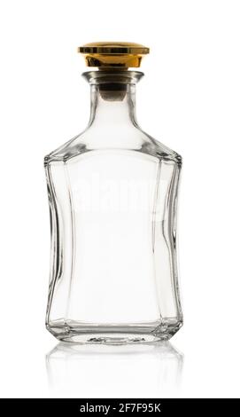 Leere Flasche Whiskey auf weißem, isoliertem Hintergrund Stockfoto