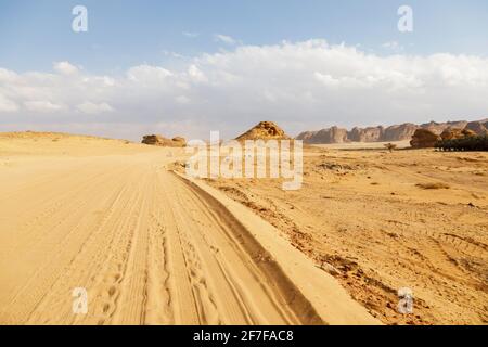 Sandstraße in der Gegend von Al Ula in Saudi-Arabien Arabien Stockfoto