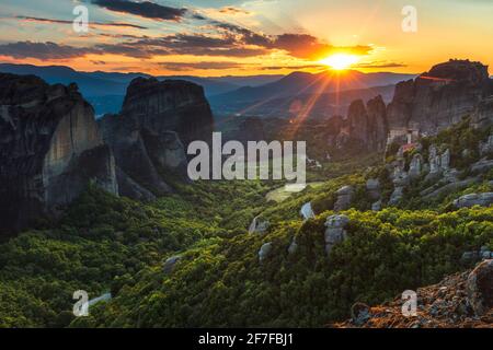 Panoramablick auf das Meteora-Tal Stockfoto