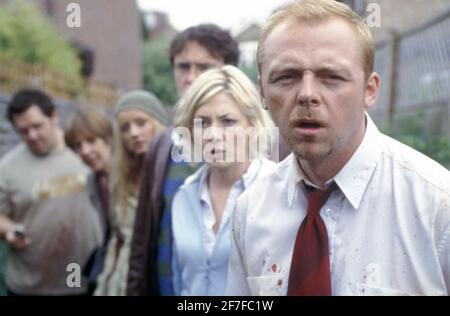 SHAUN OF THE DEAD 2004 Universal Picturs Film mit Simon Pegg rechts mit Kate Ashfield Stockfoto