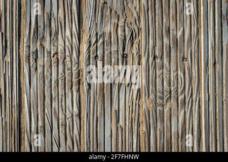 Nahaufnahme alter verwitterter Holzplanken, Boardwalk-Terrasse. Stockfoto