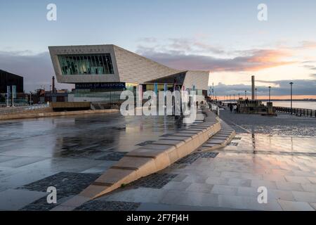 Liverpool Museum an der Liverpool Waterfront, Liverpool, Merseyside, England, Vereinigtes Königreich, Europa Stockfoto