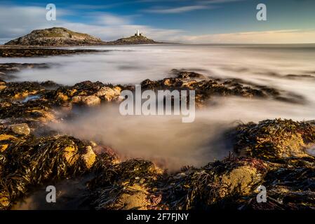 Gezeitenbecken und Mumbles Lighthouse, Bracelet Bay, Mumbles Head, Gower Peninsula, Swansea, Wales, Vereinigtes Königreich, Europa Stockfoto