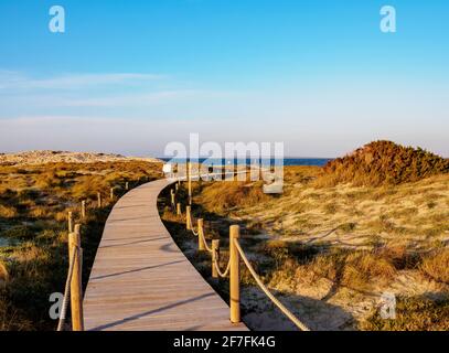 Holzsteg nach Ses Illetes Beach, Formentera, Balearen, Spanien, Mittelmeer, Europa Stockfoto