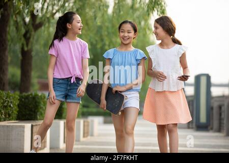Teenager Mädchen Spaß im Freien Stockfoto