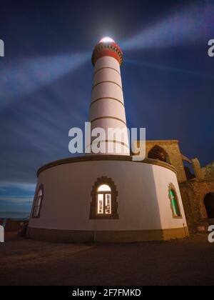 Leuchtturm Saint-Mathieu bei Nacht, Finistere, Bretagne, Frankreich, Europa Stockfoto