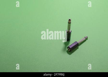 Adapterbuchse, Mini-Jack, Audio, Stereo, isolierte Chromakey-Verbindung Stockfoto
