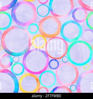 Kreis mehrfarbige Aquarell nahtlose Muster. Abstrakte Aquarell bunte Kreise auf lila Lavendel Hintergrund. Handgezeichnete runde Textur Stockfoto