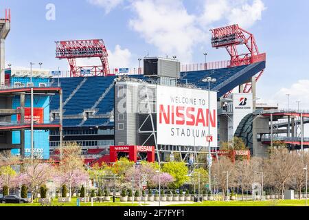 Im Nissan Stadium befinden sich vor allem die Tennessee Titans der NFL, aber auch andere Fußball- und Fußballspiele, Konzerte und Veranstaltungen. Stockfoto