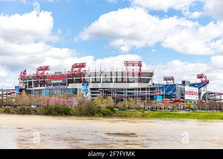 Im Nissan Stadium befinden sich vor allem die Tennessee Titans der NFL, aber auch andere Fußball- und Fußballspiele, Konzerte und Veranstaltungen. Stockfoto