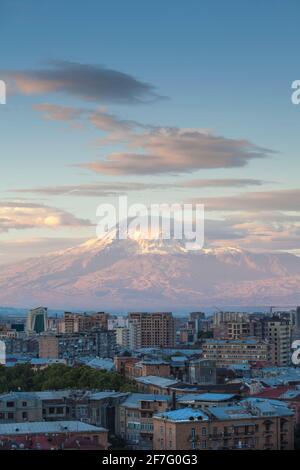 Armenien, Yerevan, Ansicht von Eriwan und den Berg Ararat von Cascade Stockfoto