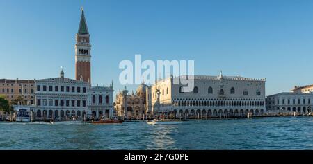 Entdeckung der Stadt Venedig und seiner kleinen Kanäle und romantischen Gassen, Italien Stockfoto