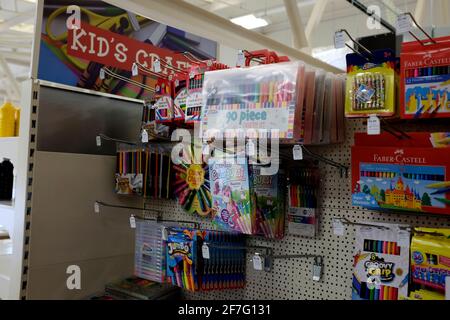 Der Bereich Supermarkt, Verkauf von Haus, Garten und Freizeitartikel. canterbury kent uk april 2021 Stockfoto