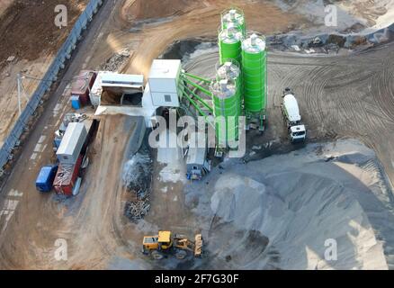 Betonmischanlage bereit. Herstellung von Zementmörtel сoncrete und portland für Bau- und Umformarbeiten. Betongießen bis zu einem Ready-m Stockfoto