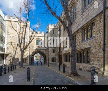 Blick auf St. John's Gate und das Museum des Ordens von St. John, Clerkenwell, London, England, Großbritannien Stockfoto