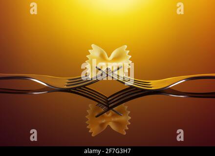 Fliege Pasta über verflochtenen Gabeln auf orangefarbenem Hintergrund Stockfoto
