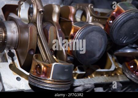 Öffnen Sie den Benzinmotor aus Metall aus der Nähe Stockfoto