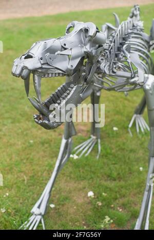 Metallische Paviane im Garten Stockfoto