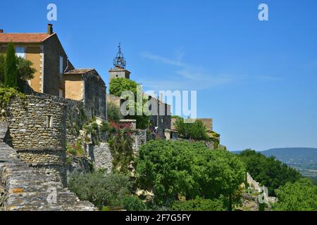 Alte Provençal ländliche Häuser im historischen Dorf Ménerbes, Provence-Alpes-Côte d'Azur Vaucluse, Frankreich. Stockfoto