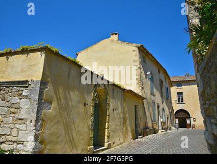 Außenansicht des Rathauses im Provençal-Stil im historischen Dorf Ménerbes, Provence-Alpes-Côte d'Azur Vaucluse, Frankreich. Stockfoto