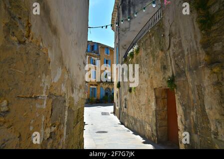 Altes Provençal Landhaus im historischen Dorf Ménerbes in der Provence-Alpes-Côte d'Azur Vaucluse, Frankreich. Stockfoto