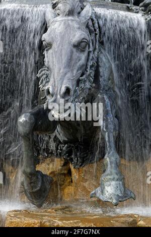 LYON, FRANKREICH, 12. März 2021 : die Fontaine Bartholdi wurde 1889 von Bartholdi modelliert. Es wird auf dem Place des Terreaux in der Nähe des Rathauses von errichtet Stockfoto