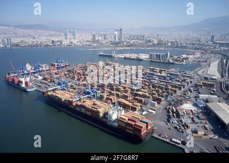 Panoramablick auf den Hafen und den Golf von Izmir. Stockfoto