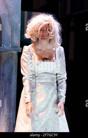 Die Schauspielerin Silvia Abril wurde während der Komödie „der Erfolg der Saison“ im Theater La Latina gesehen. Stockfoto