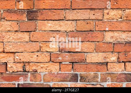 Mehrfarbige Backsteinwand Hintergrund Vielzahl von Ziegeln Backsteinwand gemacht Mit alten wiedergewonnenen Ziegeln in einem regelmäßigen Muster Stockfoto