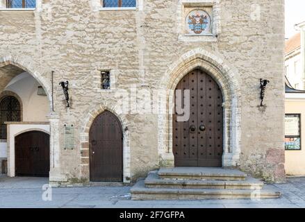 Tallinn, Estland, 18. März 2021: Türen des alten Tallinns Stockfoto