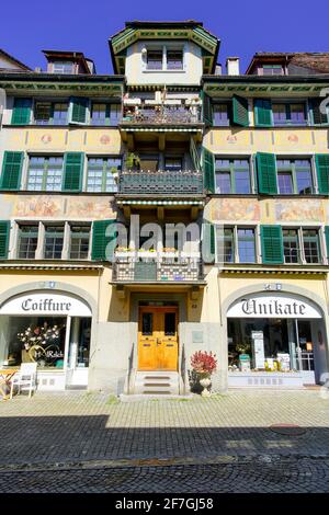 Bemalte Fassade eines historischen Hauses an der Marktgasse10 in Rapperswil-Jona. Kanton St. Gallen, Schweiz. Stockfoto