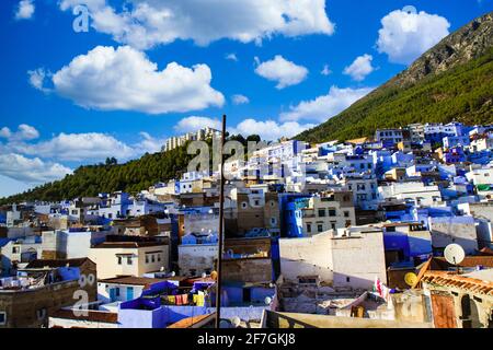 Chefchaouen Panorama, blau Skyline der Stadt auf dem Hügel, Marokko Stockfoto