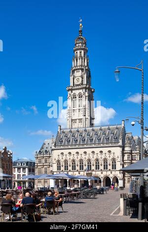 Arras, Frankreich - Juni 22 2020: Das Rathaus ist ein historisches Gebäude, das Anfang des sechzehnten Jahrhunderts erbaut wurde. Stockfoto