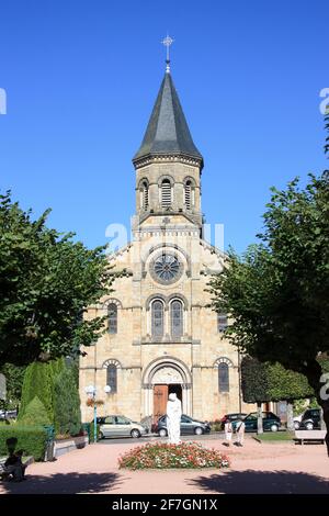 Kirche St. Joseph la Bourboule, Skigebiet Le Mont-Dore im Puy-de-Dome, Auvergne-Rhone-Alpes im Zentralmassiv, Frankreich Stockfoto