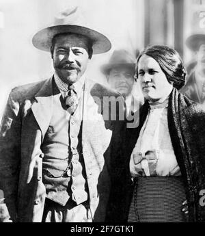 Pancho Villa. Porträt des mexikanischen Revolutionsgenerals, Francisco 'Pancho' Villa (geb. José Doroteo Arango Arámbula, 1878-1923) und seiner Frau María Luz Corral, 1914 Stockfoto