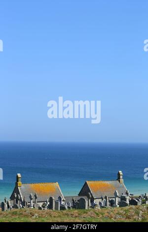 Barnoon Cemetary blickt auf Porthmeor Beach und den Atlantik, St. Ives, Cornwall , Großbritannien Stockfoto