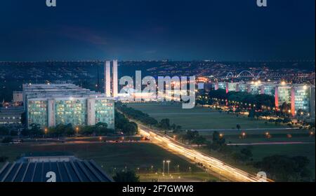 Luftaufnahme von Brasilia bei Nacht - Brasilia, Distrito Federal, Brasilien Stockfoto