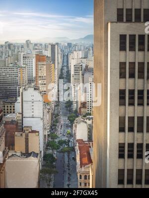 Luftaufnahme der Innenstadt von Sao Paulo und Sao Joao Avenue - Sao Paulo, Brasilien Stockfoto