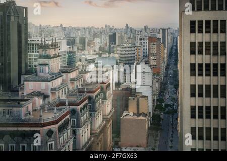Luftaufnahme der Innenstadt von Sao Paulo und Martinelli Building - Sao Paulo, Brasilien Stockfoto