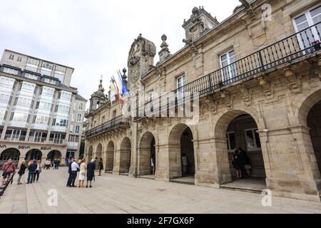 Es regnet viel in Lugo, aber der Regen dämpft nicht die Stimmung in dieser großartigen städtischen Touristenattraktion in Nordspanien. Stockfoto