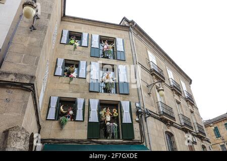 Es regnet viel in Lugo, aber der Regen dämpft nicht die Stimmung in dieser großartigen städtischen Touristenattraktion in Nordspanien. Stockfoto