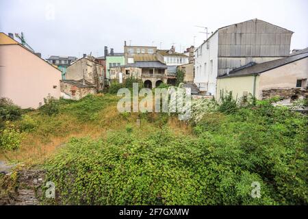 Es regnet viel in Lugo, aber der Regen dämpft nicht die Stimmung in dieser großartigen städtischen Touristenattraktion in Nordspanien. Stockfoto