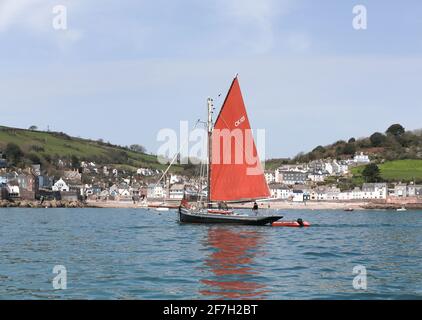 CLASSIC YACHT UNTER ANKER CAWSAND KINGSAND UK Stockfoto